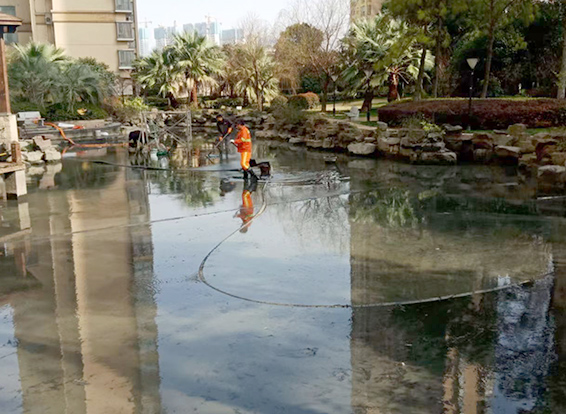 振兴景观池淤泥清理